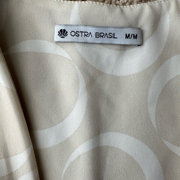 Ostra Brazil- Cream and Ivory Circle Print Shortsleeve Front Tie Blouse - Picture 6 of 7